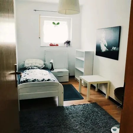 Apartment 76 Qm Whg Im Eg Haus-wohlfuehloase Vor Der Haustuer Gladenbach