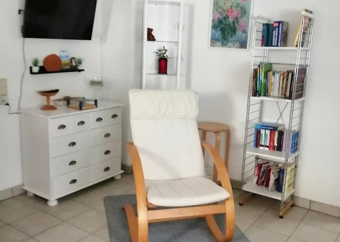 76 Qm Whg Im Eg Haus-wohlfuehloase Vor Der Haustuer *